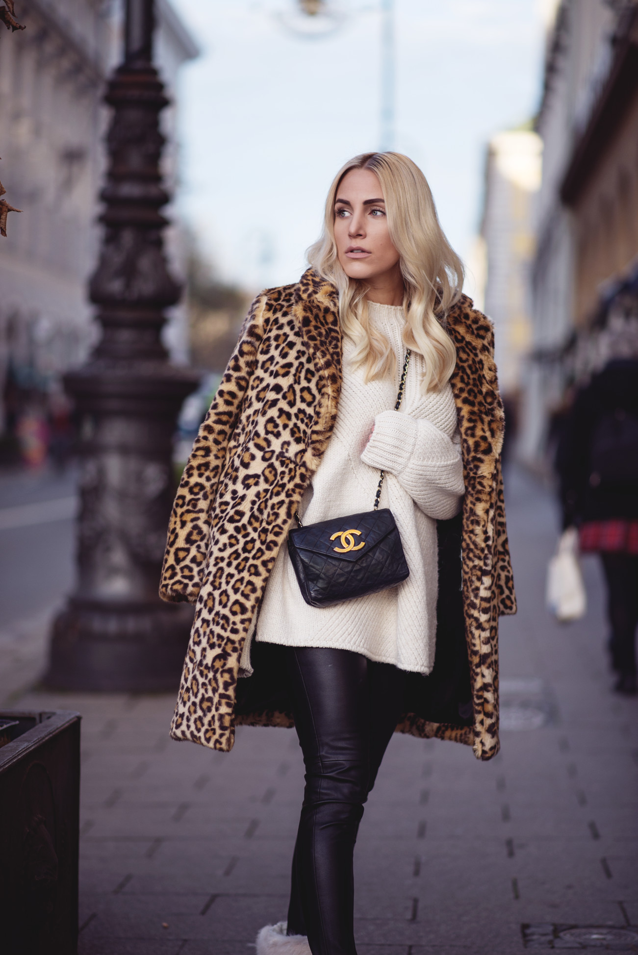 fashion-fashionblogger-blogger-chanel-winter-cozy-knitwear-leo-sequinsophia-2-dsc_6118