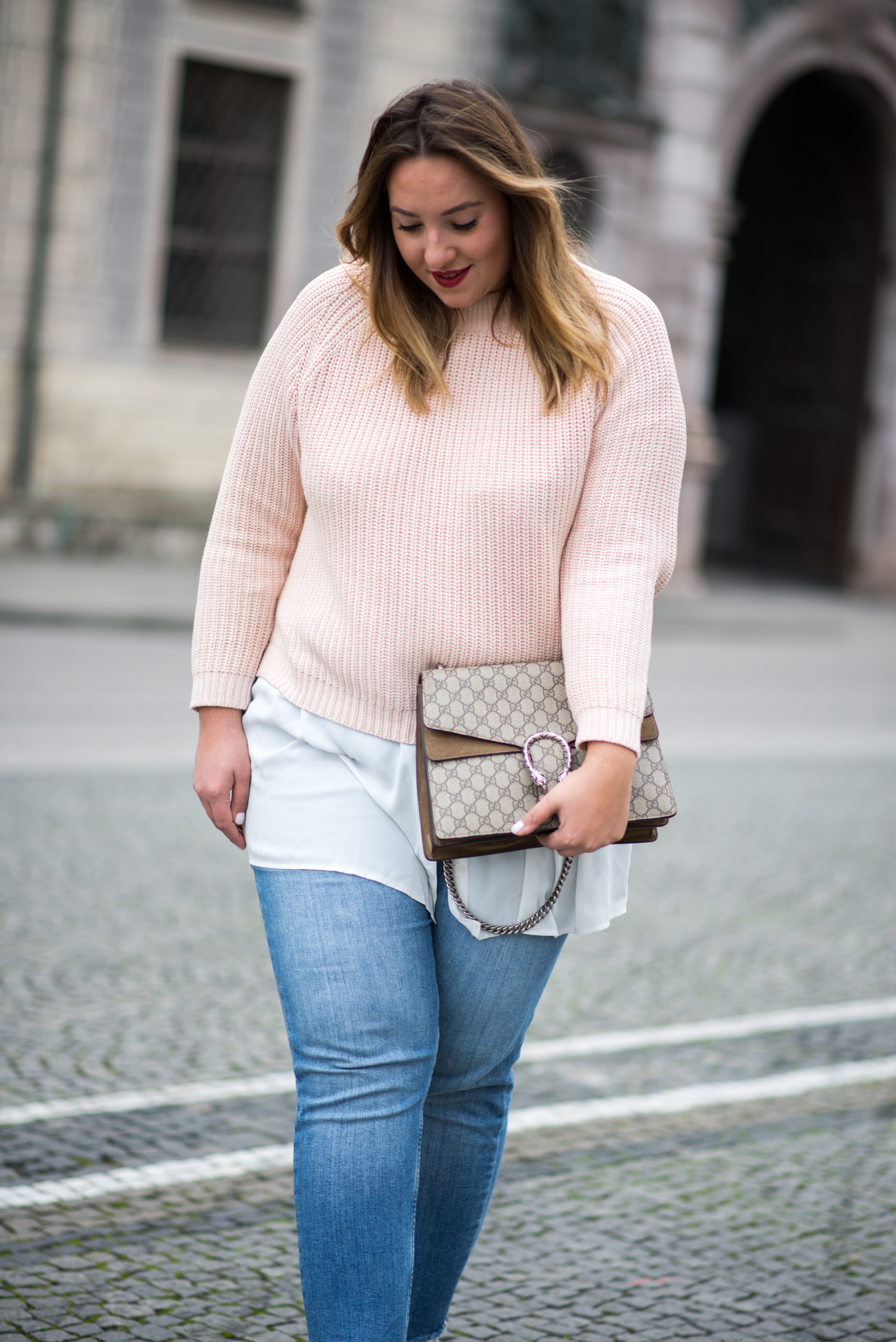 the-skinny-and-the-curvy-one_fashion_plussize_marina-rinaldi_chanel_jeans_blue-jeans_curve-outfit-inspo_muenchen-blogger_daily-outfit_plus-size-blog_plus-size-blogger-deutschland_-10-von-23