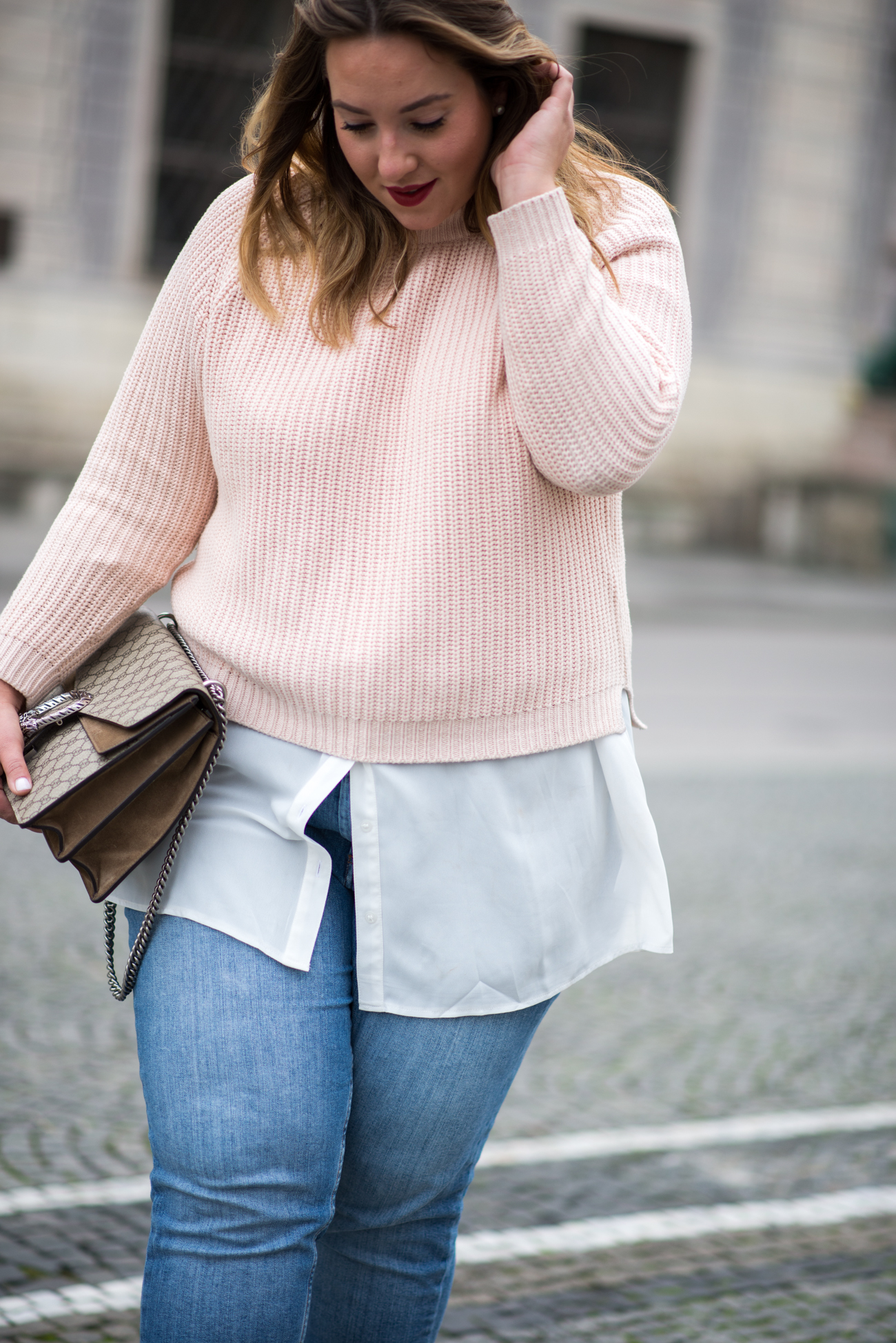 the-skinny-and-the-curvy-one_fashion_plussize_marina-rinaldi_chanel_jeans_blue-jeans_curve-outfit-inspo_muenchen-blogger_daily-outfit_plus-size-blog_plus-size-blogger-deutschland_-5-von-23