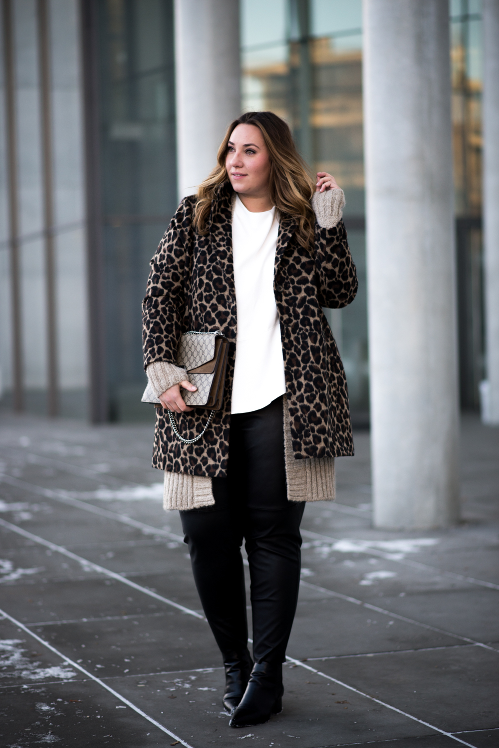 leo-coat_river-island-plus_river-island_curve-blogger_plus-size-blogger_the-skinny-and-the-curvy-one_muenchen_fashionblog-deutschland-3-von-9
