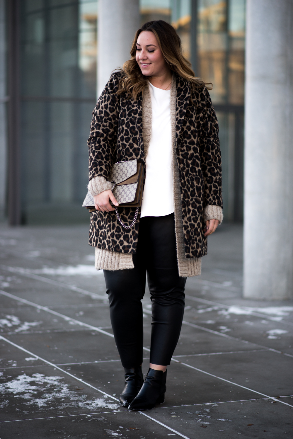 leo-coat_river-island-plus_river-island_curve-blogger_plus-size-blogger_the-skinny-and-the-curvy-one_muenchen_fashionblog-deutschland-5-von-9
