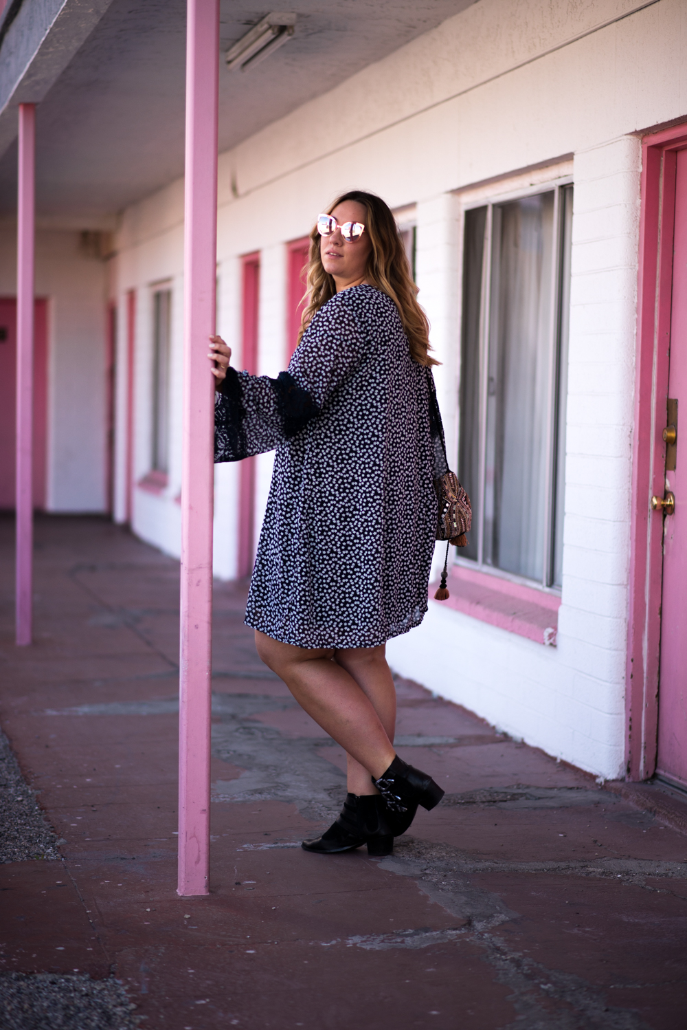 Boohoo_Boho Dress_The Skinny and the Curvy one_Blogger_Plussize Blogger_ Las Vegas_ Pink Motel (23 von 24)
