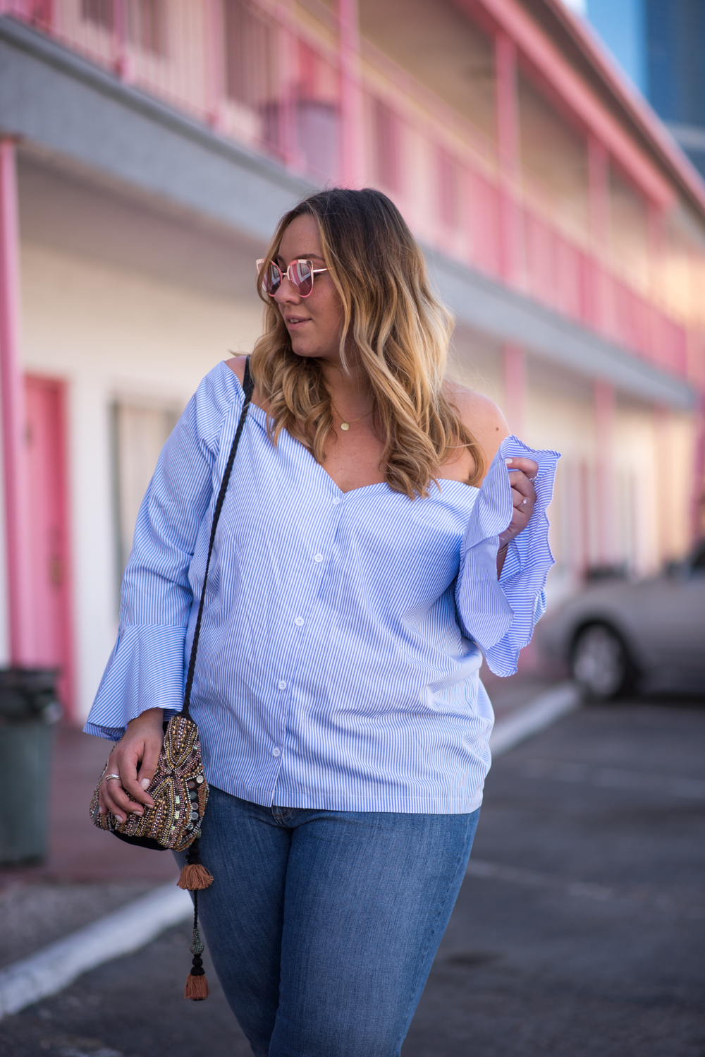 Off Shoulder_The Skinny and the Curvy one_Blogger_Plussize Blogger_ Las Vegas_ Pink Motel (1 von 7)