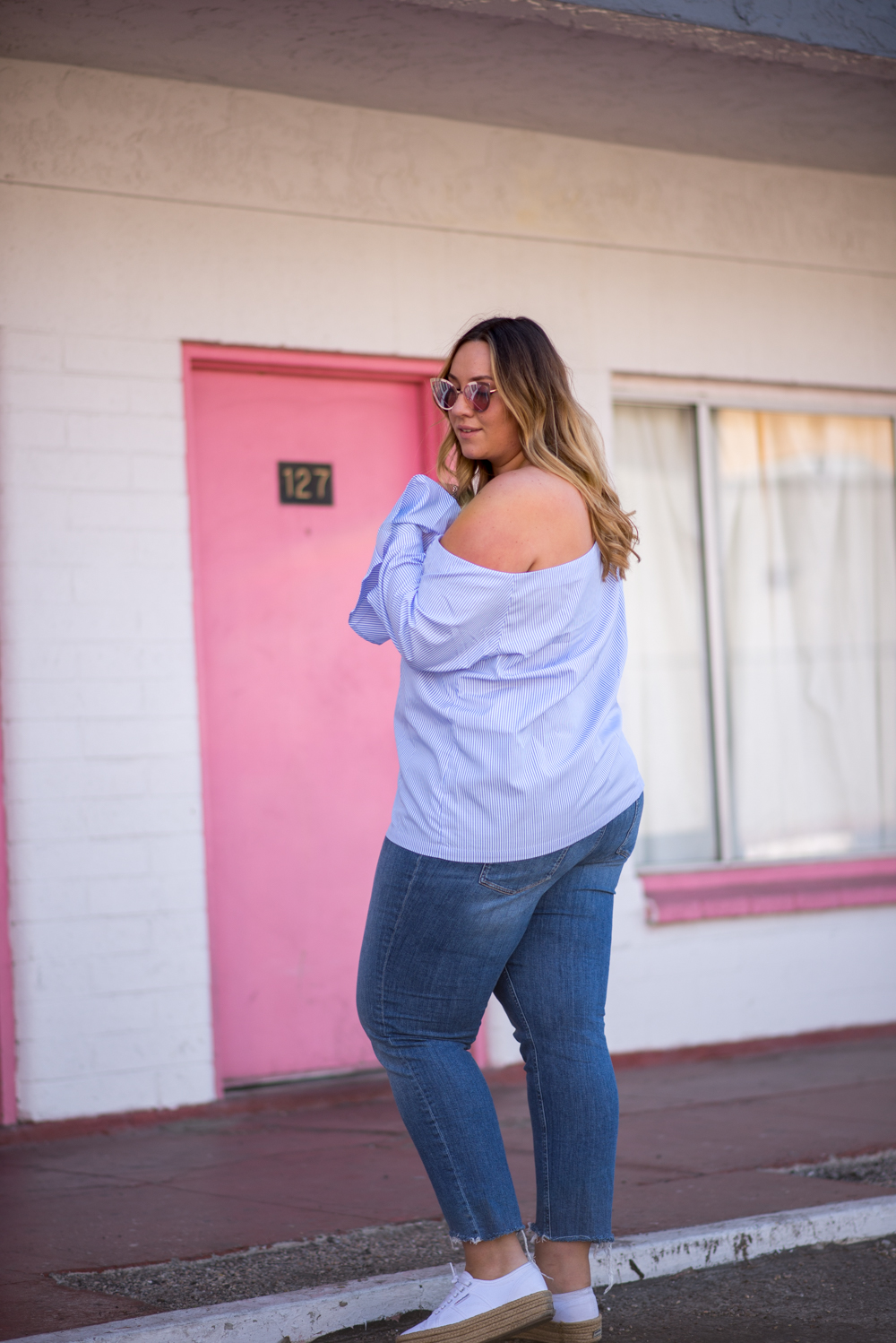 Off Shoulder_The Skinny and the Curvy one_Blogger_Plussize Blogger_ Las Vegas_ Pink Motel (2 von 7)