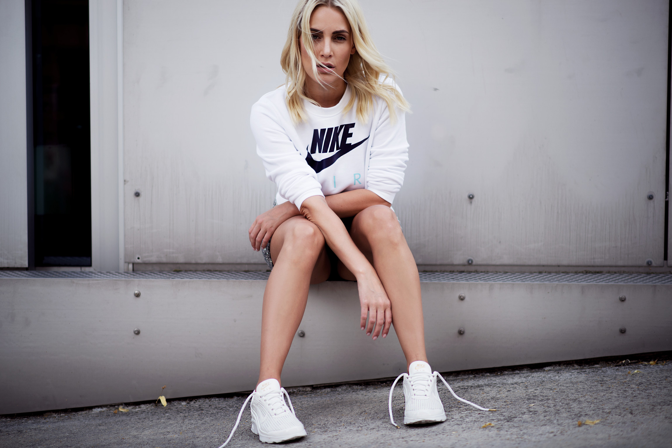 Nike-Jewell-Sneakers-Girls-Fashion-Blogger-Munich-Germany-TheSkinnyandtheCurvyone-1-1DSC_3714