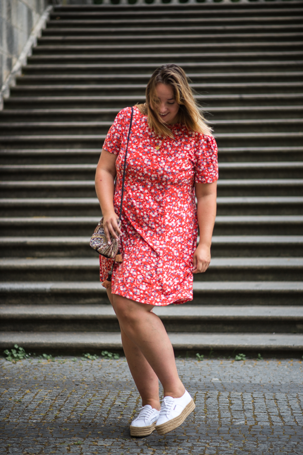 Rotes Kleid_Superga_Asos_Flower Dress_The Skinny and the Curvy One_Fashionblogger_love (5 von 30)