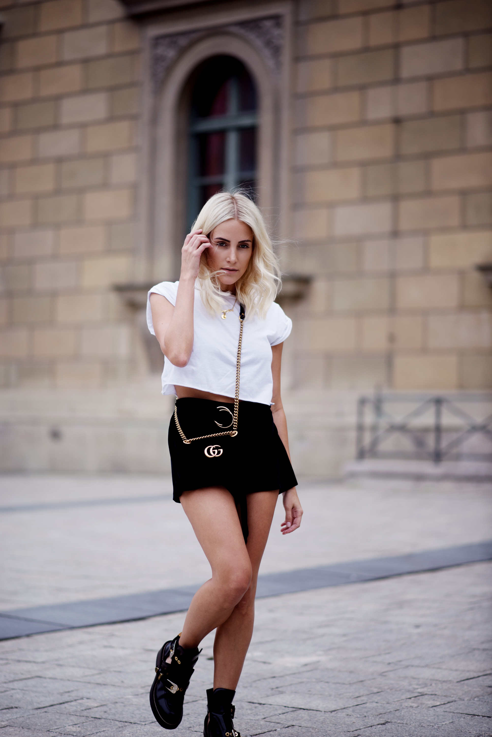 Fashion-Blogger-Munich-Gucci-Balenciaga-Velvet-Shorts-Sequinsophia-6-DSC_1104